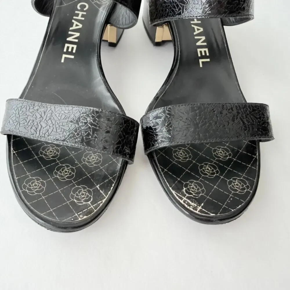Chanel CC Sandal Black Patent Pearl Gold Flat Block Heel Size 40 Classic Chic - Picture 5 of 13